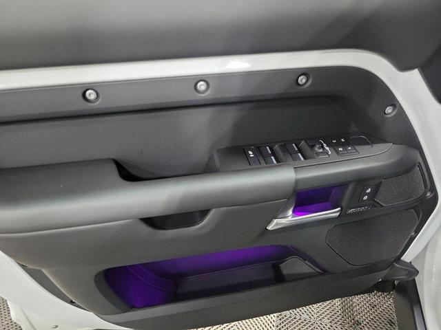 Photo of 2025 Fuji White Land Rover Defender