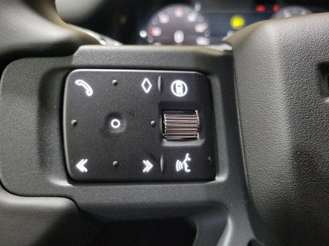 Photo of 2025 Fuji White Land Rover Defender