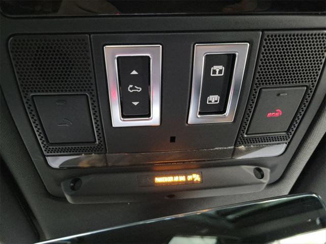 Photo of 2025 Santorini Black Metallic Land Rover Defender