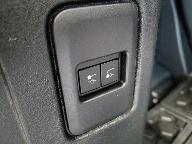 Photo of 2025 Santorini Black Metallic Land Rover Defender