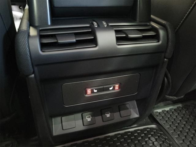 Photo of 2025 Santorini Black Metallic Land Rover Defender