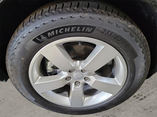 Photo of 2025 Santorini Black Metallic Land Rover Defender