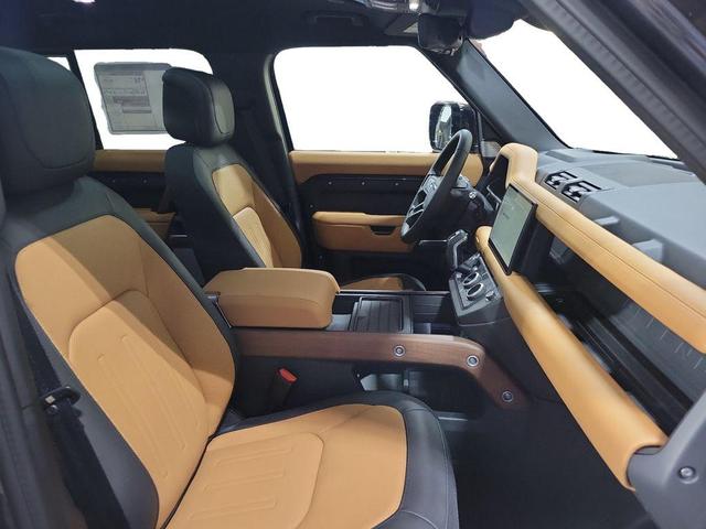 Photo of 2024 Gray Land Rover Defender