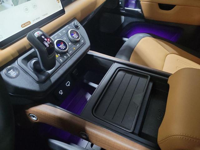 Photo of 2024 Gray Land Rover Defender
