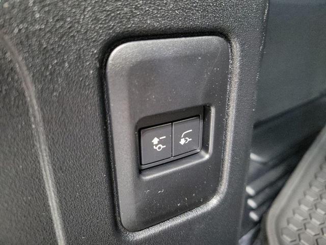 Photo of 2025 Carpathian Grey Premium Metallic Land Rover Defender
