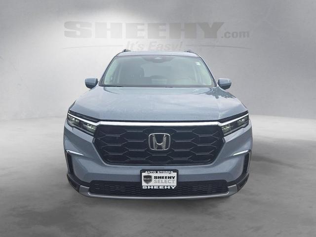 Photo of 2024 Gray Pearl Honda Pilot