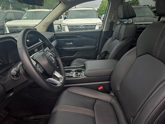 Photo of 2024 Gray Pearl Honda Pilot