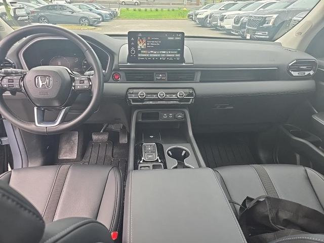 Photo of 2024 Gray Pearl Honda Pilot