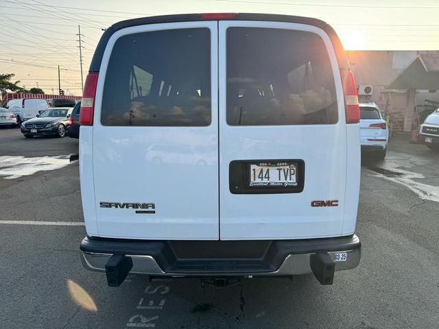 Photo of 2015 Summit White GMC Savana 3500