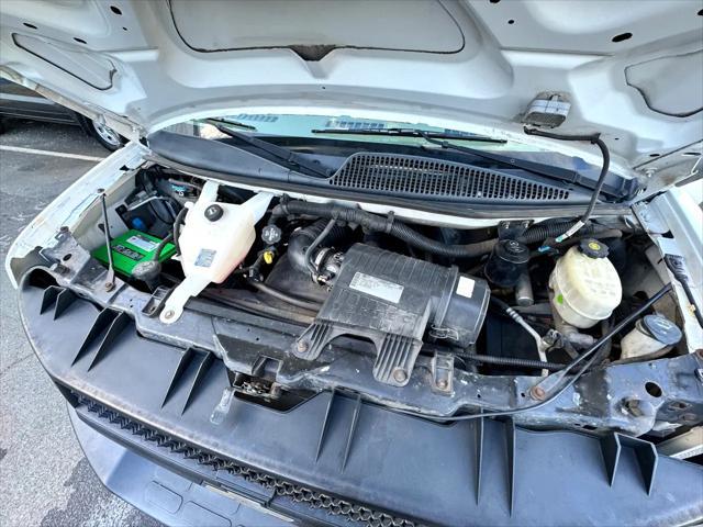 Photo of 2014 Summit White Chevrolet Express 1500