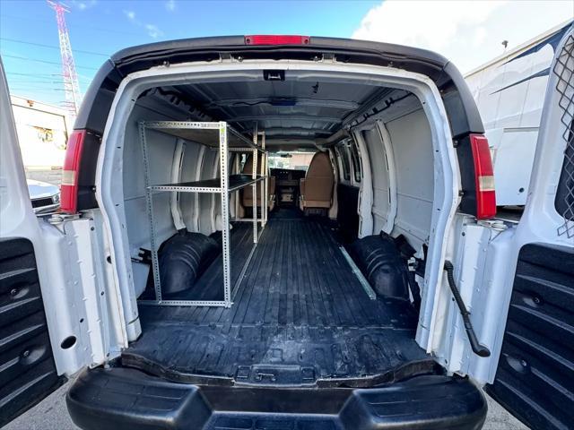 Photo of 2014 Summit White Chevrolet Express 1500