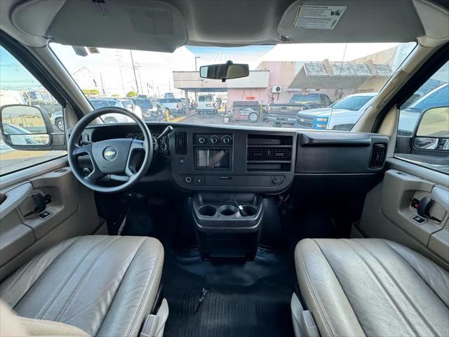 Photo of 2014 Summit White Chevrolet Express 1500