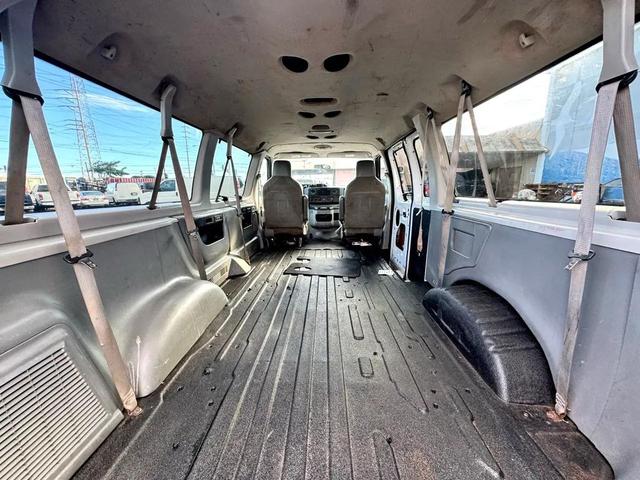 Photo of 2011 Oxford White Ford E350 Super Duty