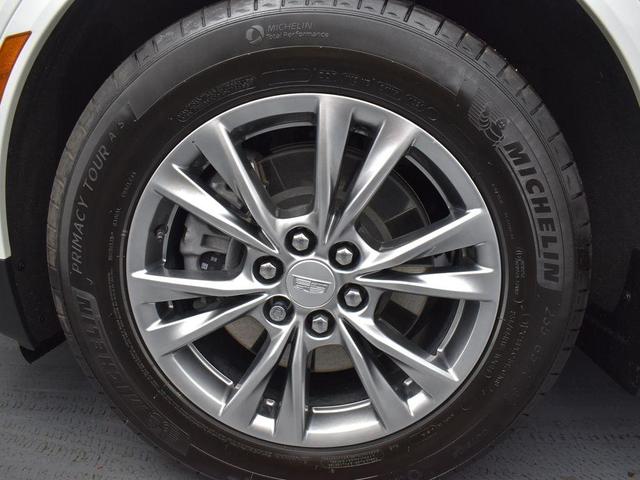Photo of 2021 Crystal White Tricoat Cadillac XT5