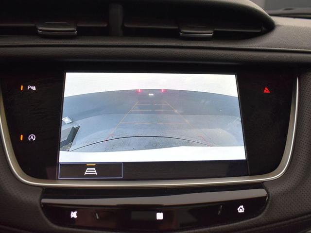 Photo of 2021 Crystal White Tricoat Cadillac XT5