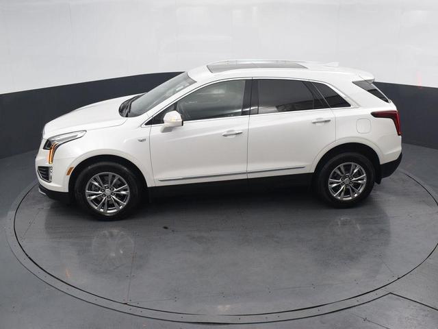 Photo of 2021 Crystal White Tricoat Cadillac XT5