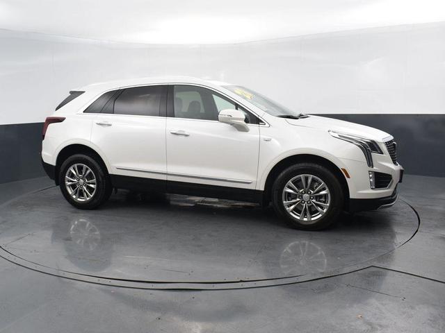 Photo of 2021 Crystal White Tricoat Cadillac XT5
