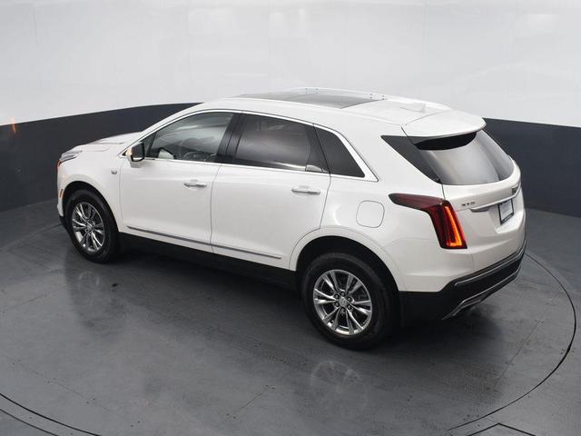 Photo of 2021 Crystal White Tricoat Cadillac XT5