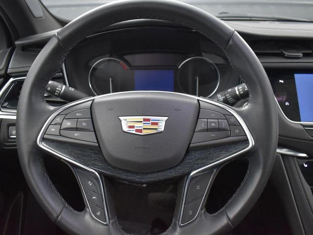 Photo of 2021 Crystal White Tricoat Cadillac XT5
