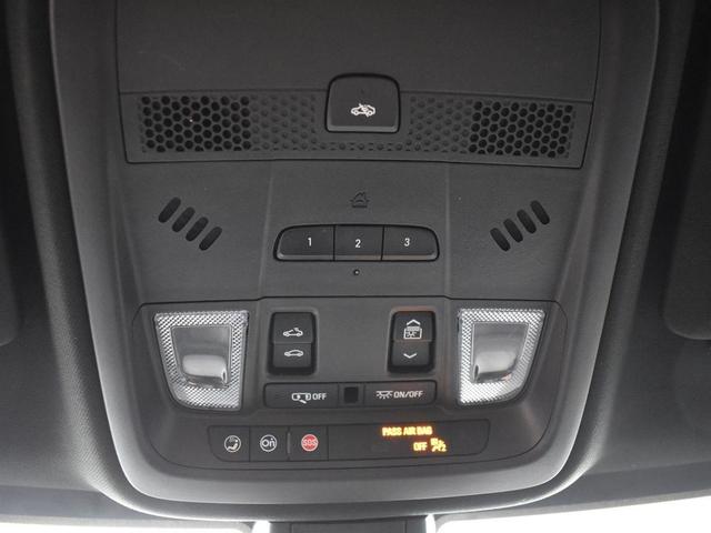 Photo of 2021 Crystal White Tricoat Cadillac XT5