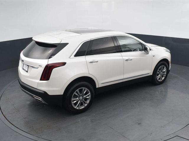 Photo of 2021 Crystal White Tricoat Cadillac XT5