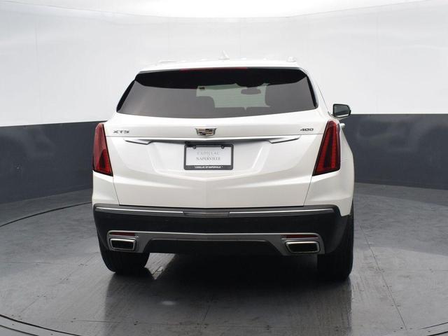 Photo of 2021 Crystal White Tricoat Cadillac XT5