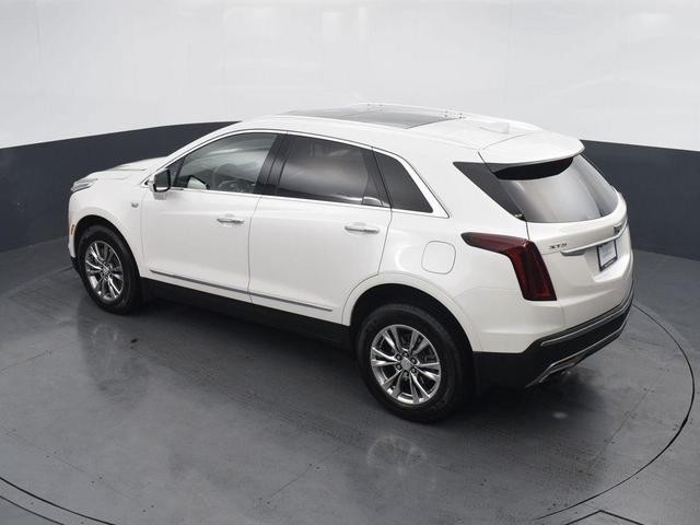 Photo of 2021 Crystal White Tricoat Cadillac XT5