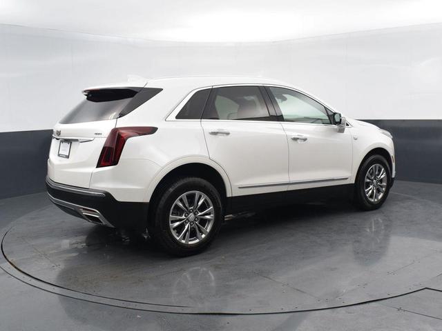 Photo of 2021 Crystal White Tricoat Cadillac XT5
