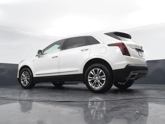 Photo of 2021 Crystal White Tricoat Cadillac XT5