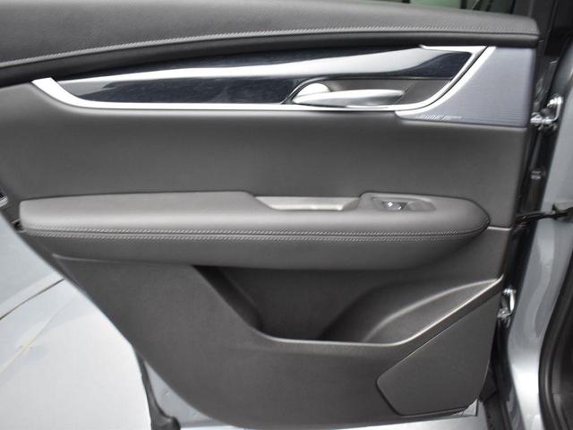 Photo of 2025 Argent Silver Metallic Cadillac XT5