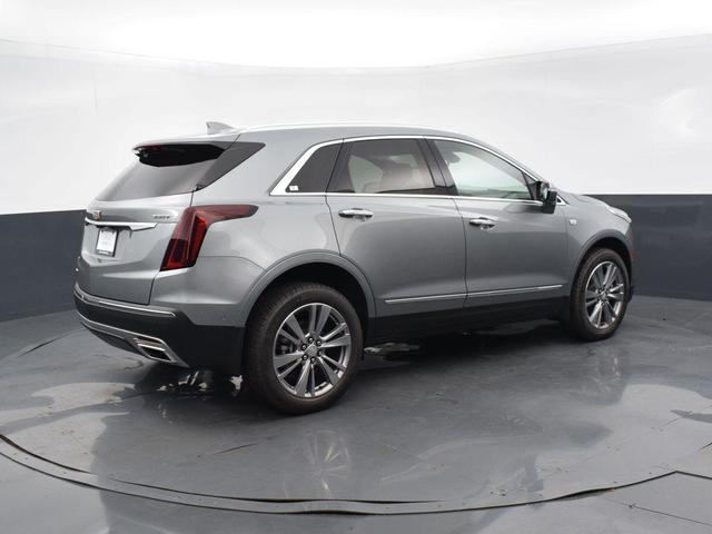 Photo of 2025 Argent Silver Metallic Cadillac XT5