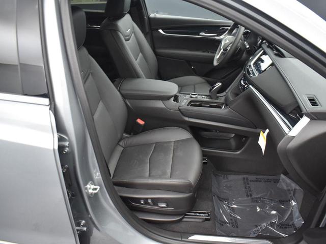 Photo of 2025 Argent Silver Metallic Cadillac XT5