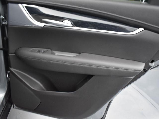 Photo of 2025 Argent Silver Metallic Cadillac XT5