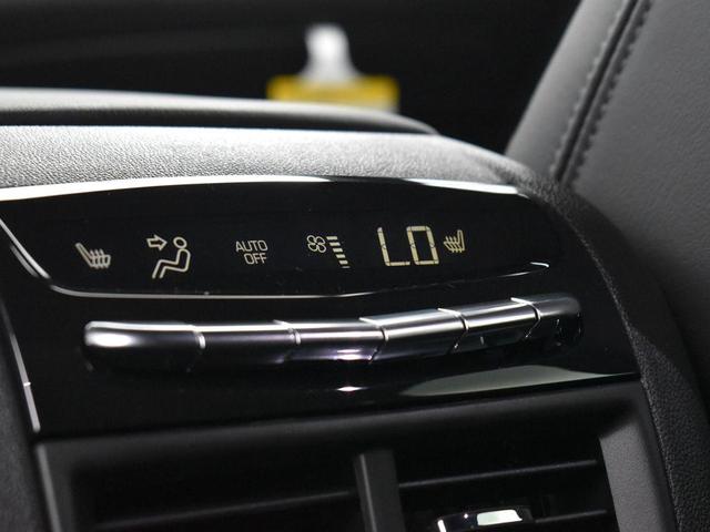 Photo of 2025 Argent Silver Metallic Cadillac XT5