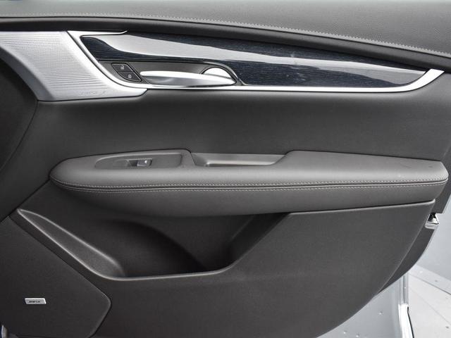 Photo of 2025 Argent Silver Metallic Cadillac XT5