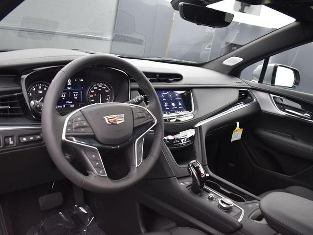 Photo of 2025 Argent Silver Metallic Cadillac XT5