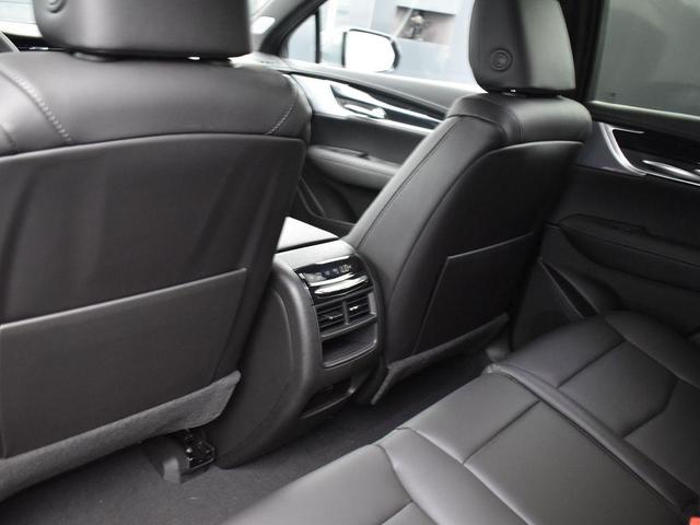 Photo of 2025 Argent Silver Metallic Cadillac XT5