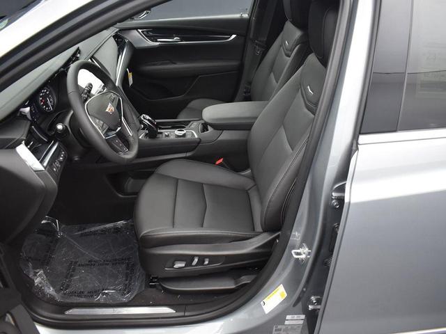 Photo of 2025 Argent Silver Metallic Cadillac XT5
