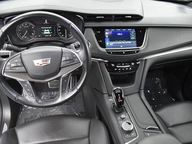 Photo of 2021 Crystal White Tricoat Cadillac XT5