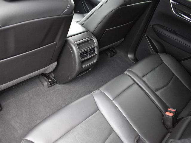Photo of 2021 Crystal White Tricoat Cadillac XT5