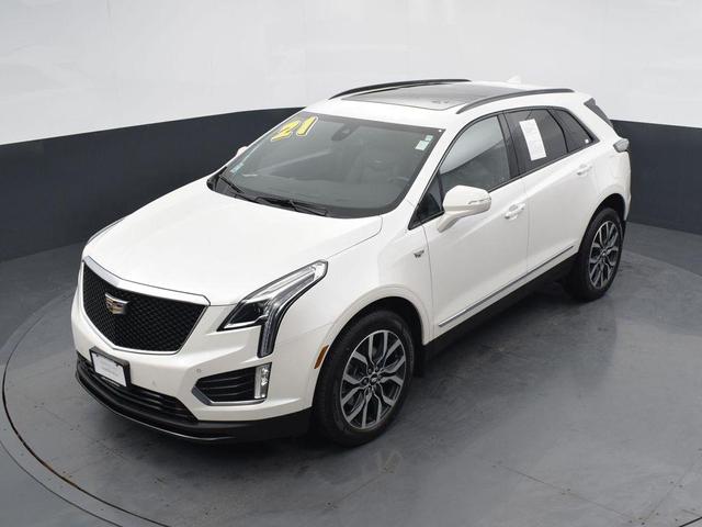 Photo of 2021 Crystal White Tricoat Cadillac XT5