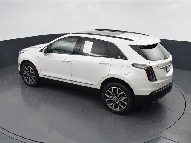 Photo of 2021 Crystal White Tricoat Cadillac XT5