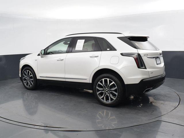 Photo of 2021 Crystal White Tricoat Cadillac XT5
