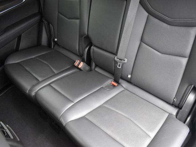 Photo of 2021 Crystal White Tricoat Cadillac XT5