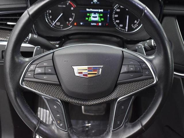 Photo of 2021 Crystal White Tricoat Cadillac XT5