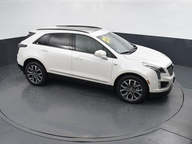 Photo of 2021 Crystal White Tricoat Cadillac XT5