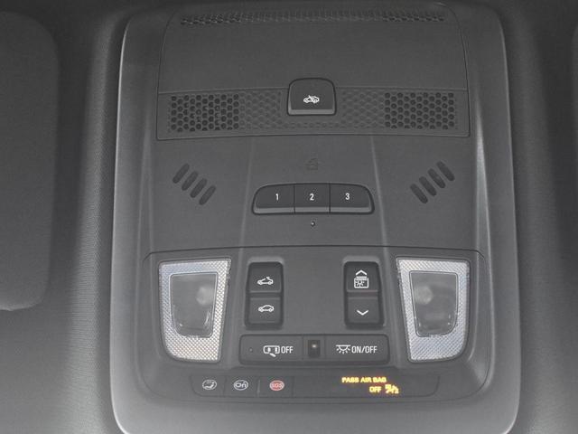 Photo of 2021 Crystal White Tricoat Cadillac XT5