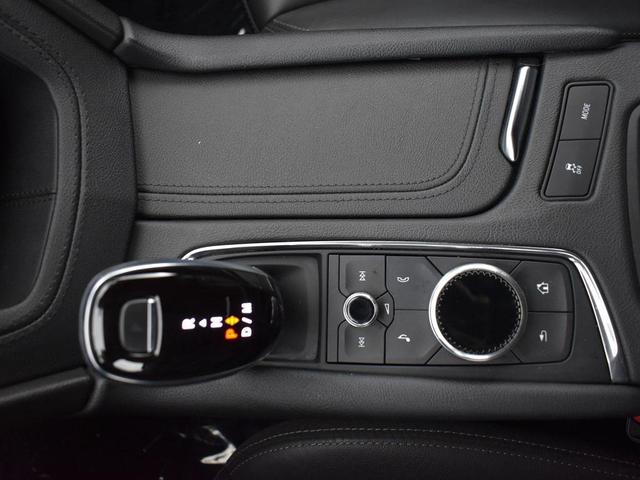 Photo of 2021 Crystal White Tricoat Cadillac XT5