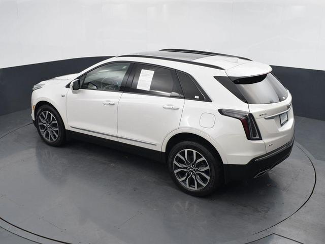 Photo of 2021 Crystal White Tricoat Cadillac XT5