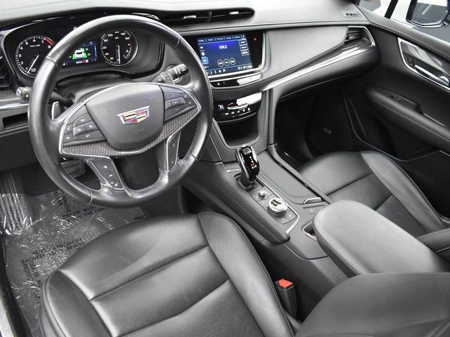 Photo of 2021 Crystal White Tricoat Cadillac XT5